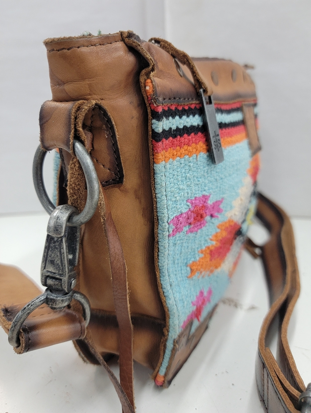 **SOLD******Southwestern Saddle Blanket Crossbody Bag - Picture 6 of 16
